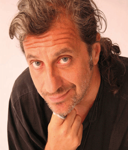 Alessandro Bergonzoni propone i suoi ''Nessi'' al Teatro Puccini