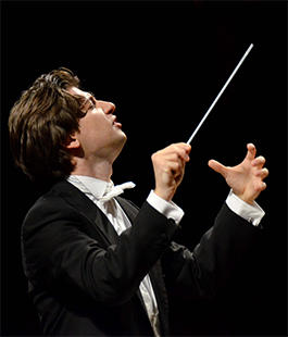 L'Orchestra della Toscana diretta da Daniele Rustioni con Andrea Albori al corno al Teatro Verdi