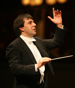 Daniele Gatti dirige le ultime sinfonie di Mozart al Teatro dell'Opera di Firenze