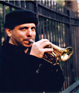 Frank London in concerto nel giardino della Sinagoga di Firenze